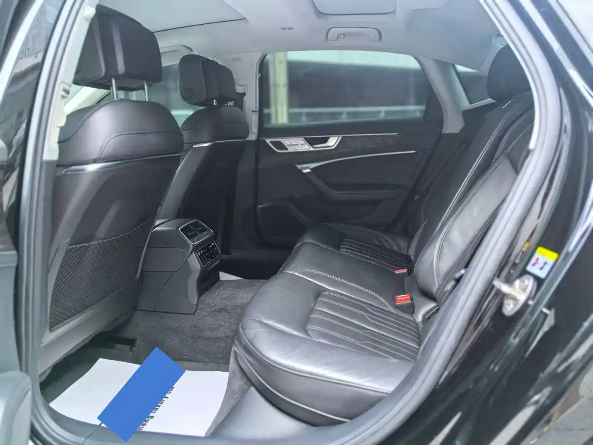 Фото 5 - Audi A6L