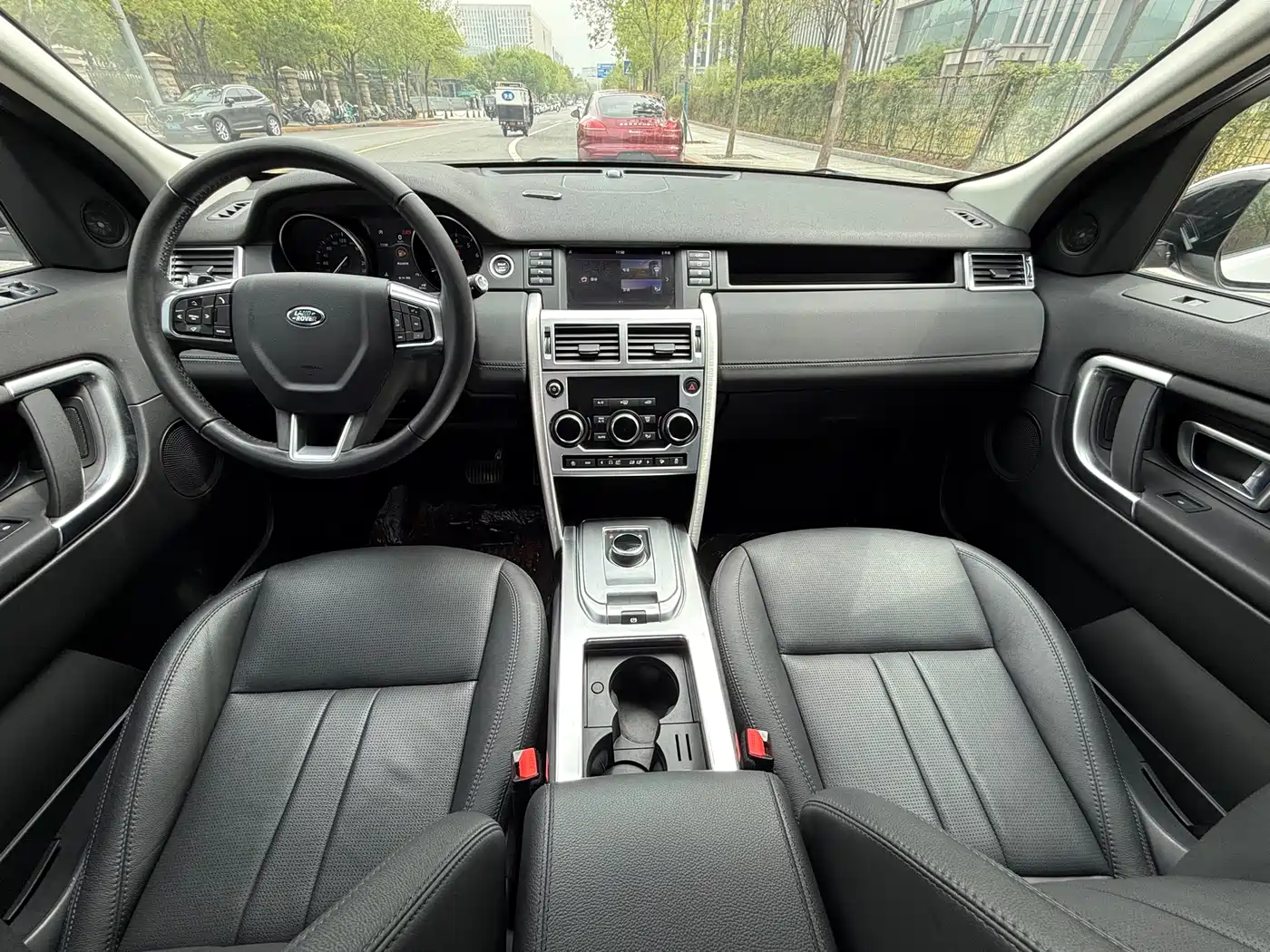 Land Rover Discovery Sport 2018 240PS SE Edition фото 22