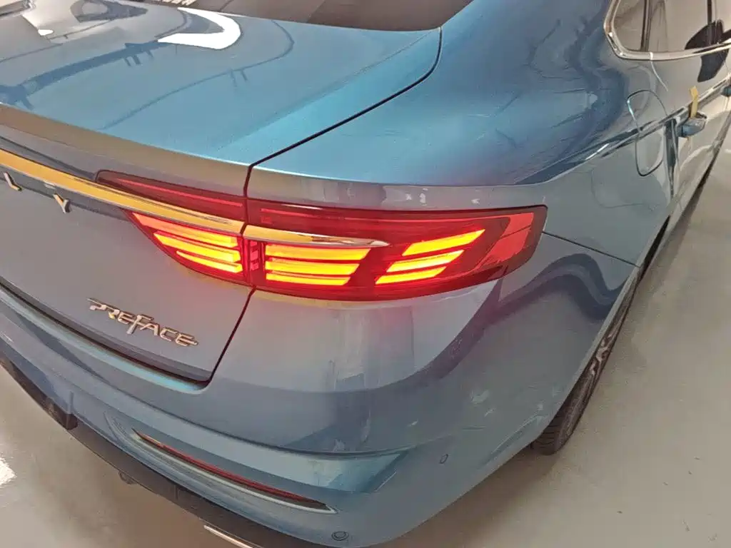 Фото 8 - Geely Preface