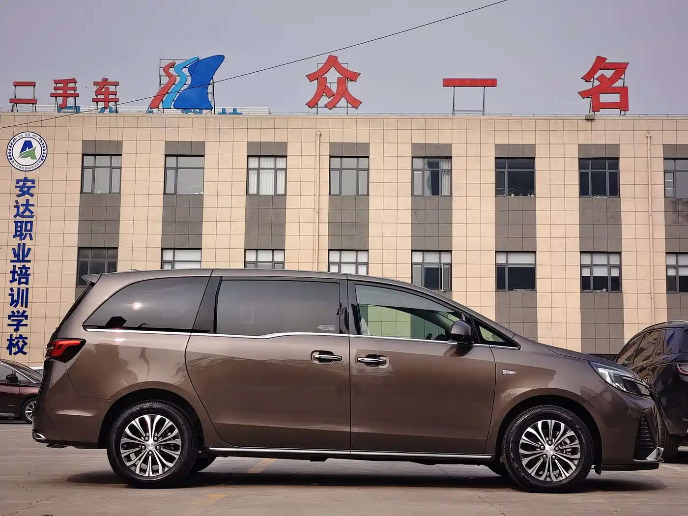 Buick GL8 2023 Land Business Class Smart Premium фото 4