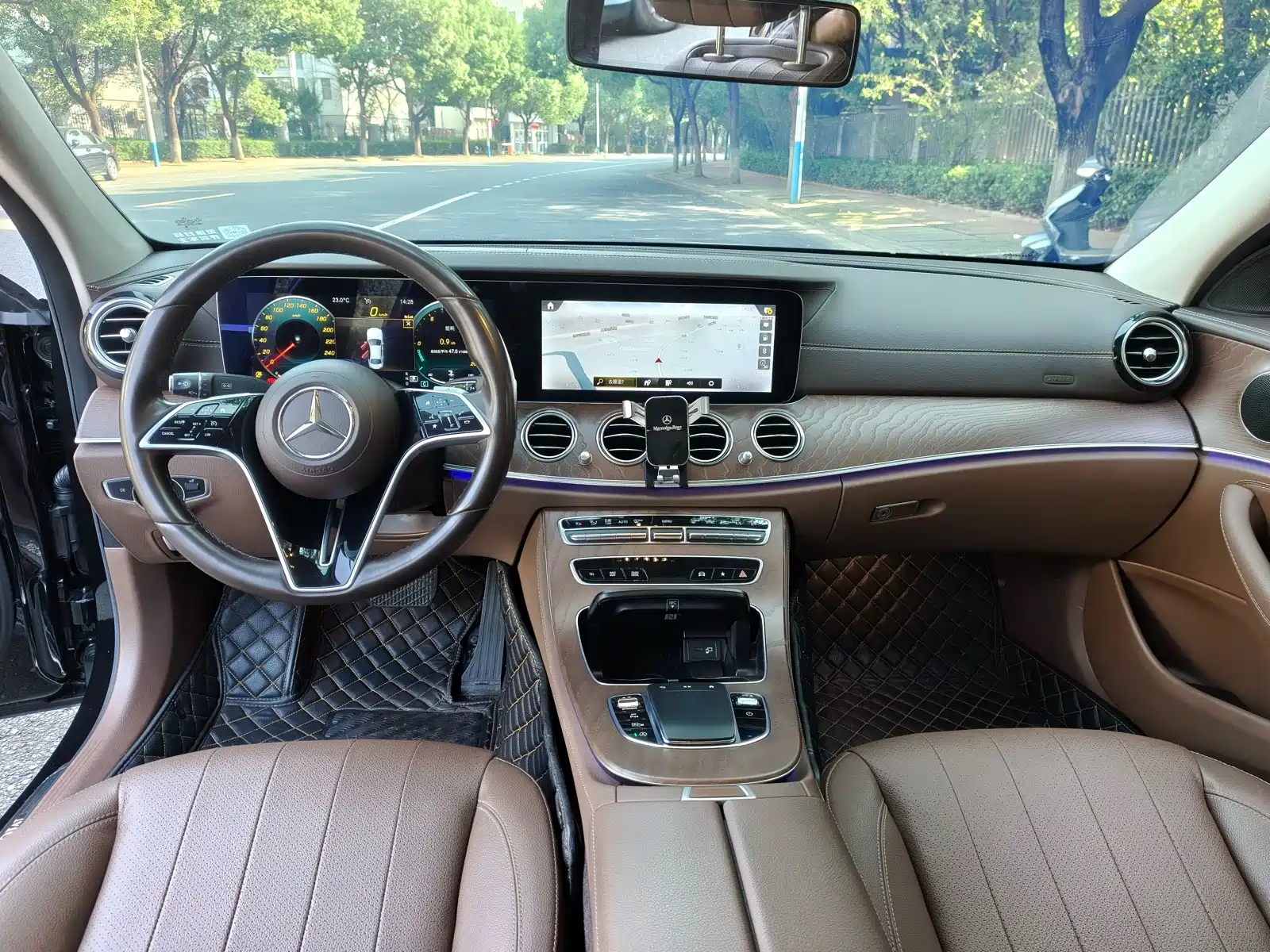 Photo 6 - Mercedes-Benz E-Class