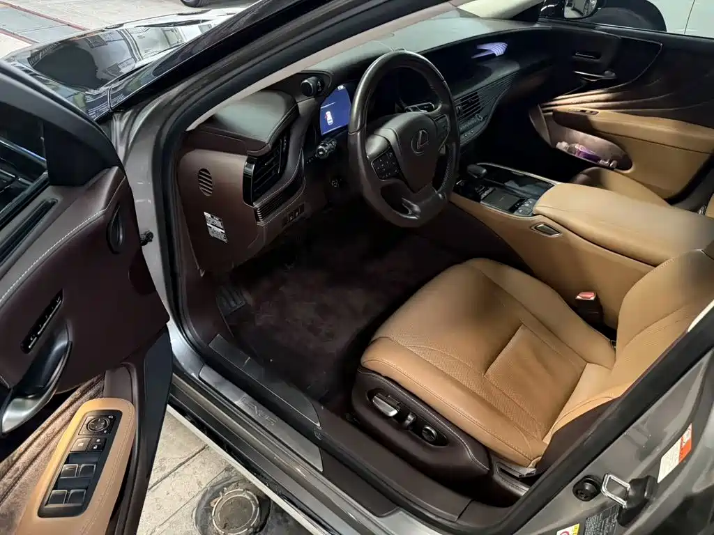 Фото 5 - Lexus LS