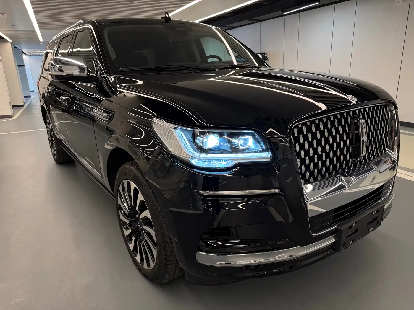 LINCOLN NAVIGATOR