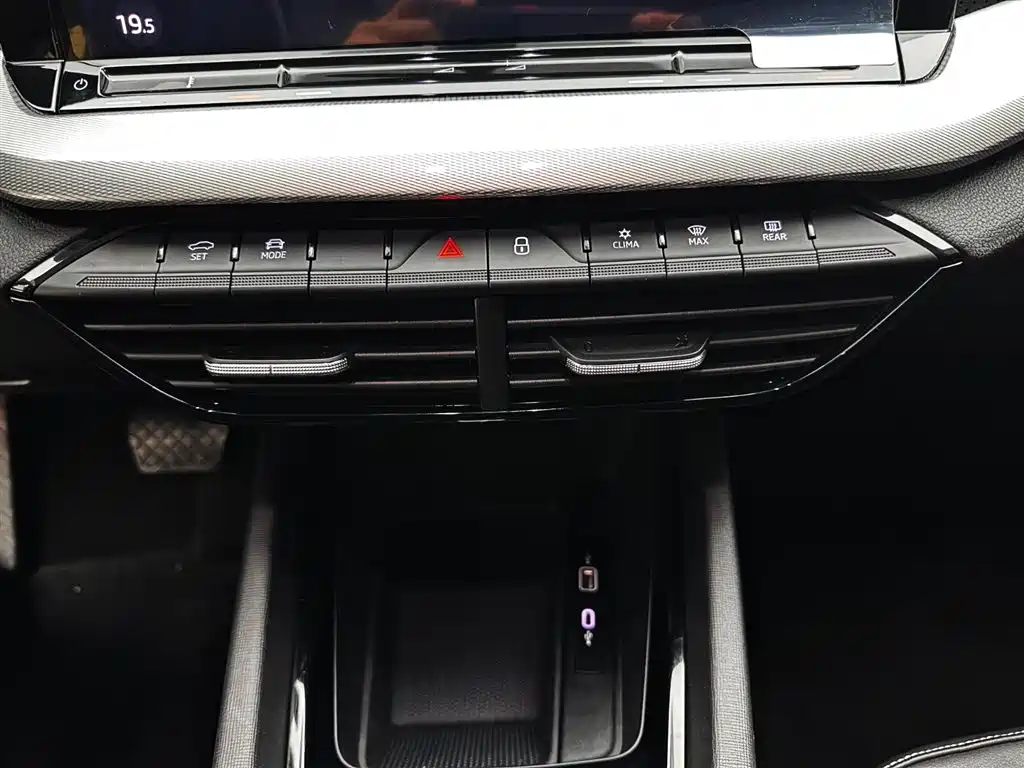 Škoda Octavia 2024 2023 PRO TSI280 Premium Edition