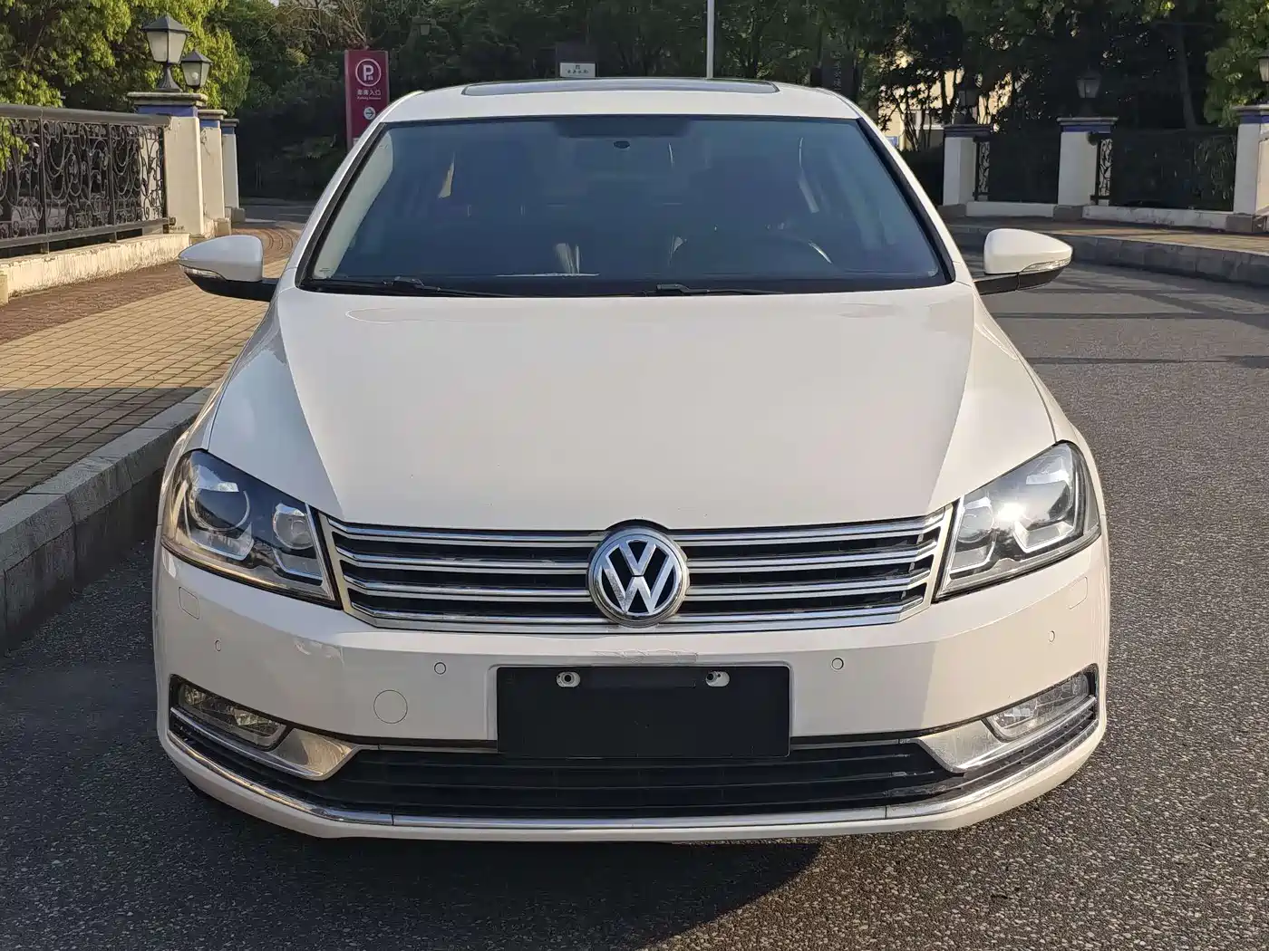 Volkswagen Magotan 2013 1.8TSI Luxury фото 2