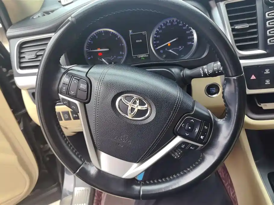 TOYOTA HIGHLANDER
