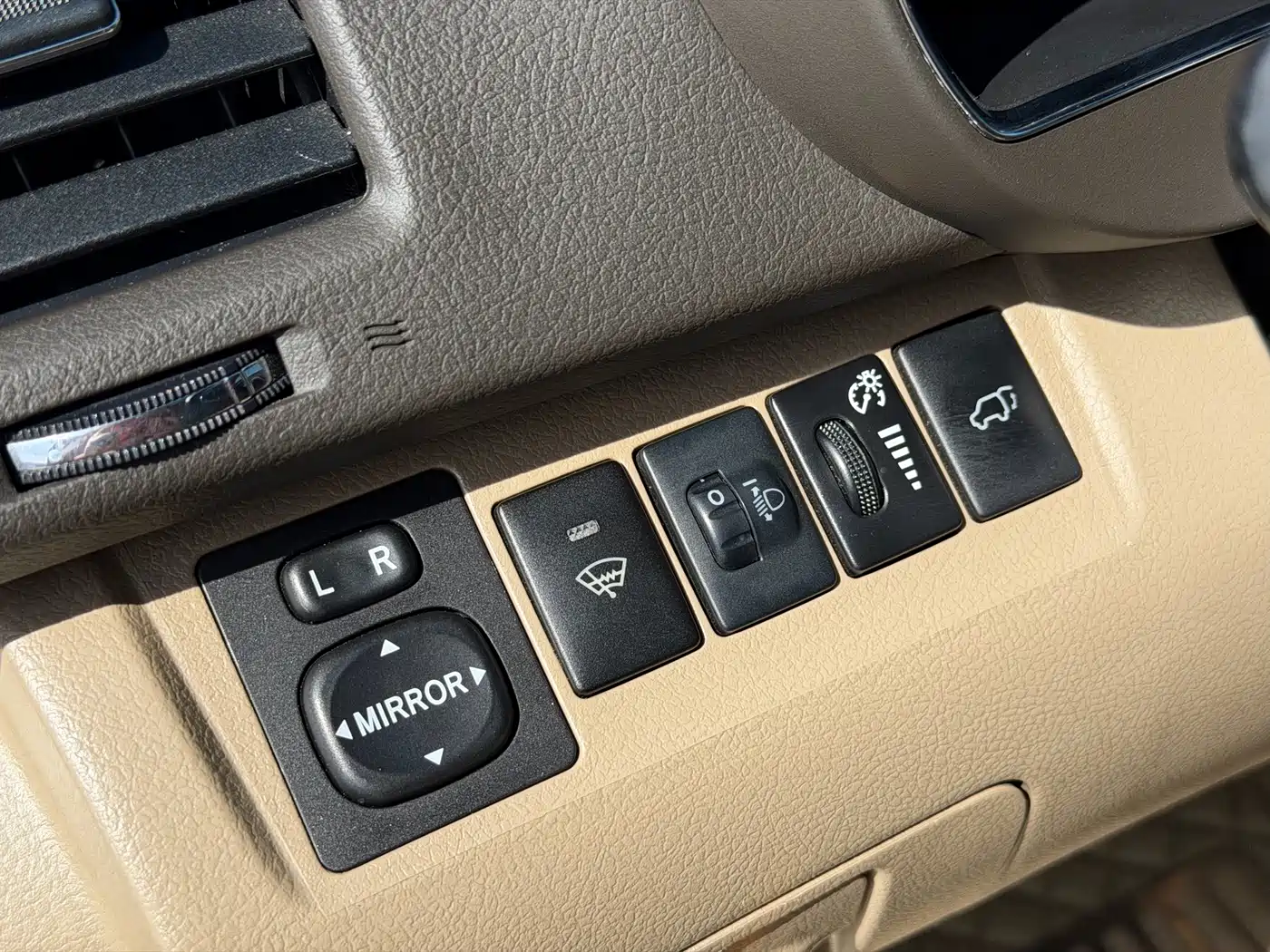 Toyota Highlander 2012 2.7L 2WD 7-Seater Luxury Navigation Edition фото 9