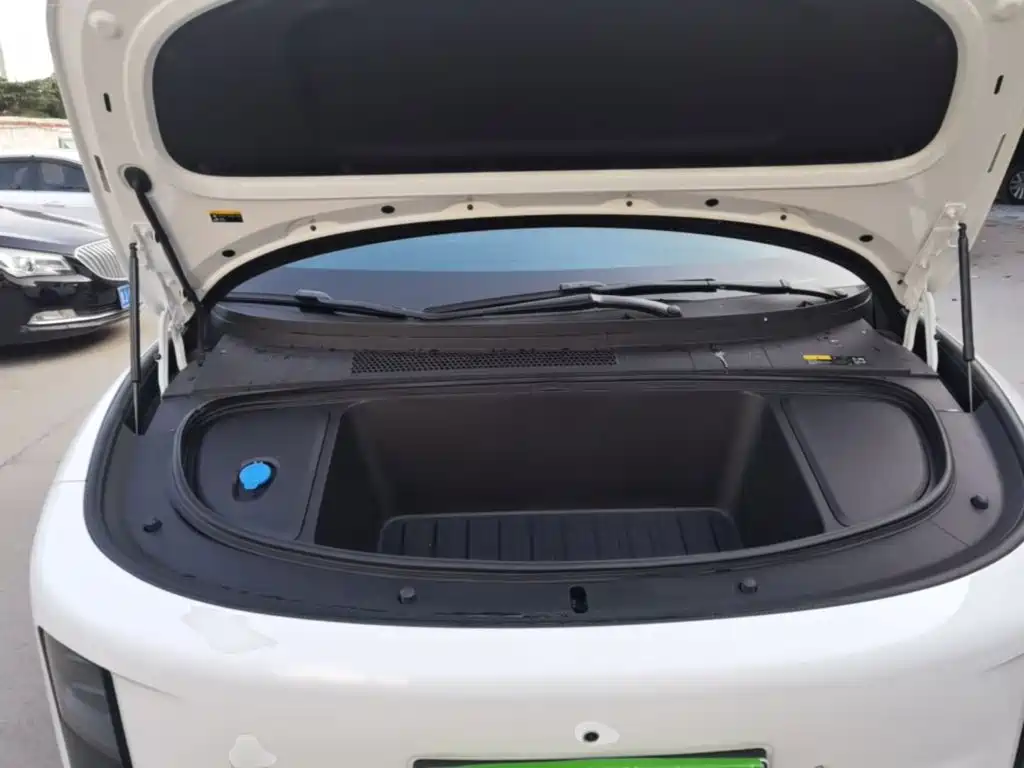 Фото 20 - Li Auto i6