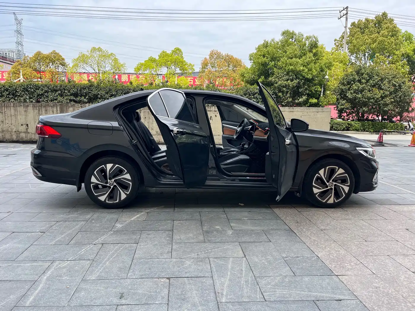 VOLKSWAGEN BORA