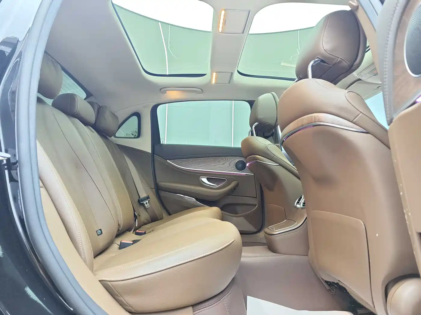 Mercedes-Benz E-Class 2022 E 300 L Fashion фото 18