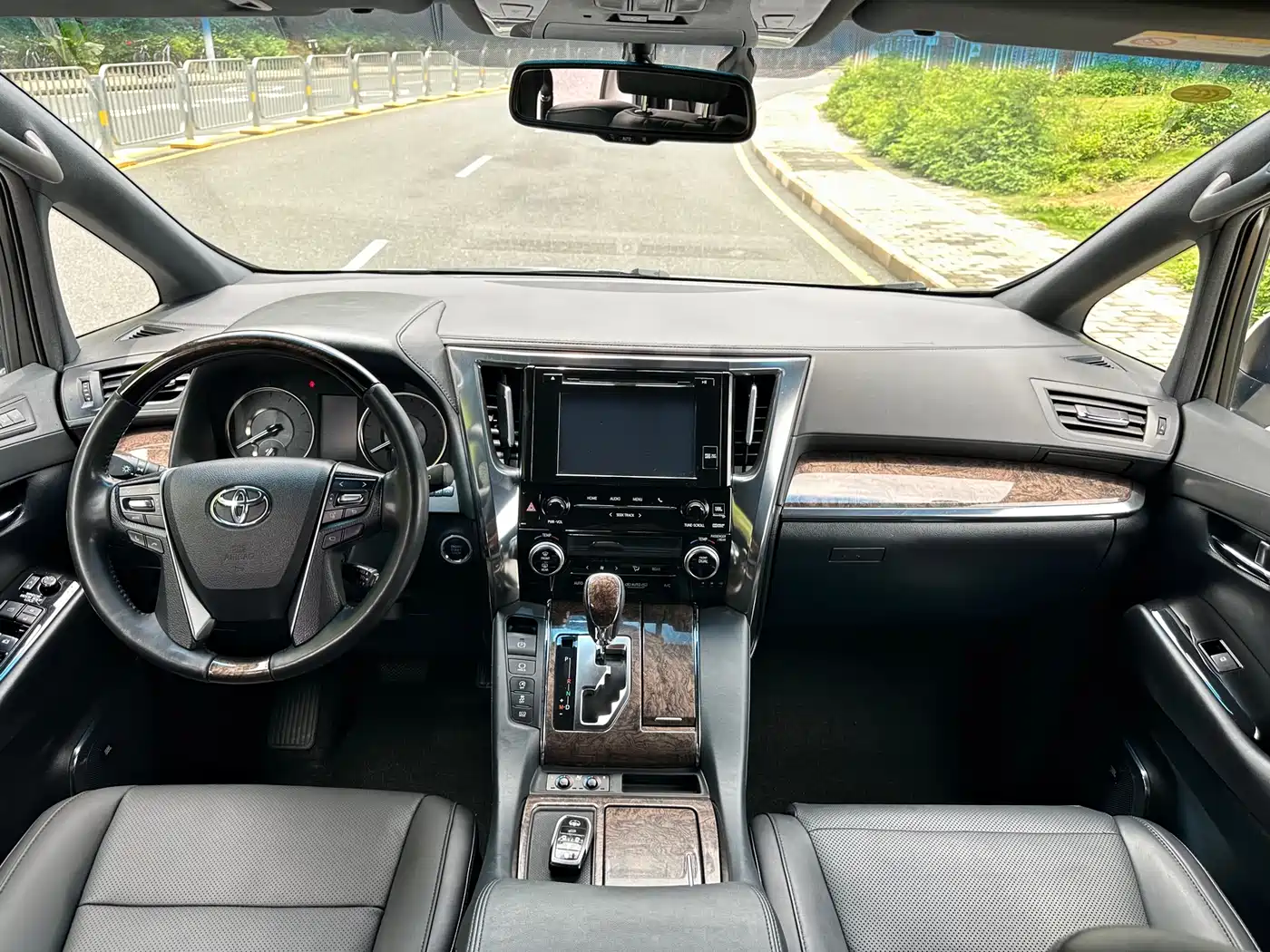 Toyota Alphard 2018 Facelift 3.5L Premium Edition фото 14
