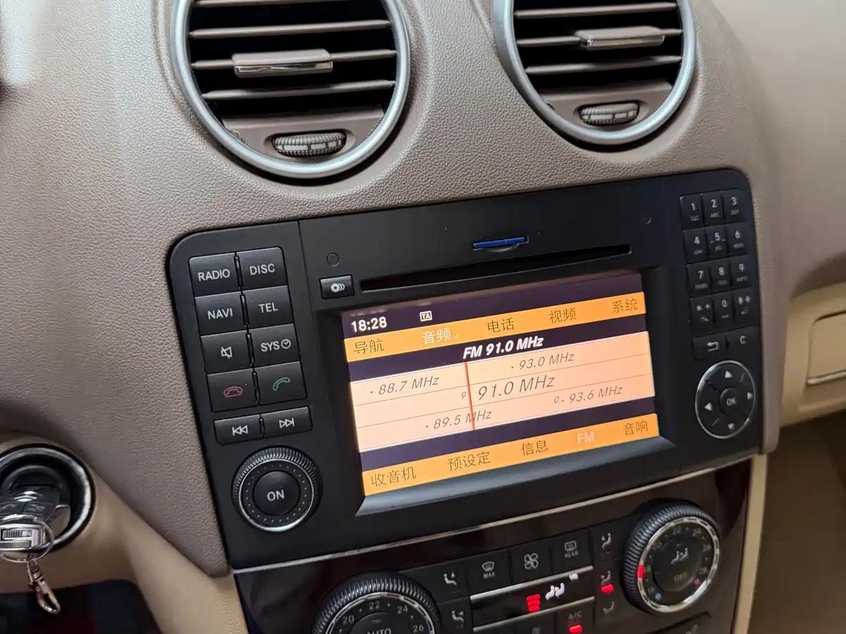 Mercedes-Benz M-Class 2010 ML 350 4MATIC Luxury фото 18