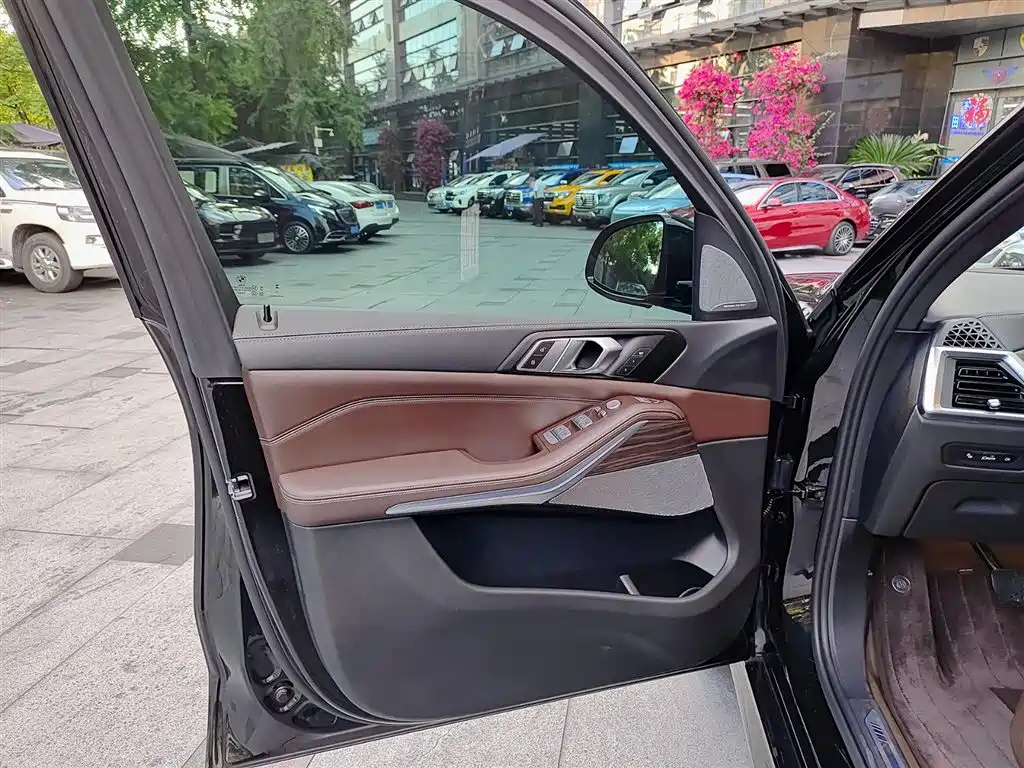BMW X5 2023 xDrive 40Li M Sport Black Night Package фото 6