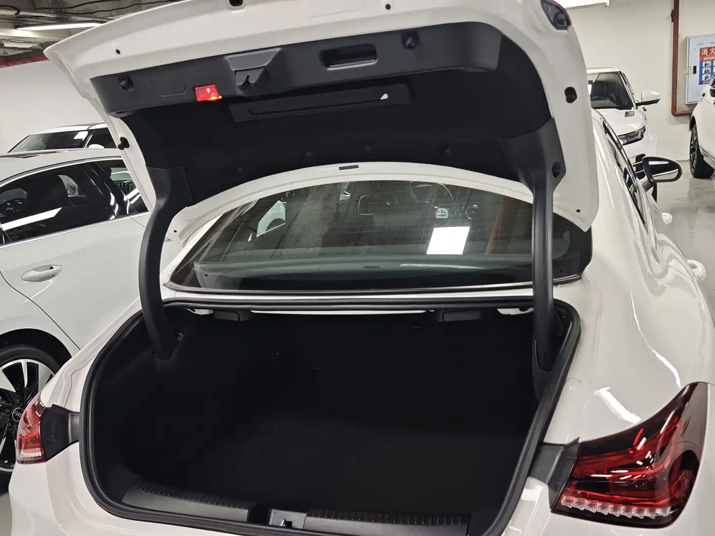 Mercedes-Benz CLA (Import) 2020 CLA 200 фото 16