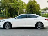 Photo 8 - Lexus ES