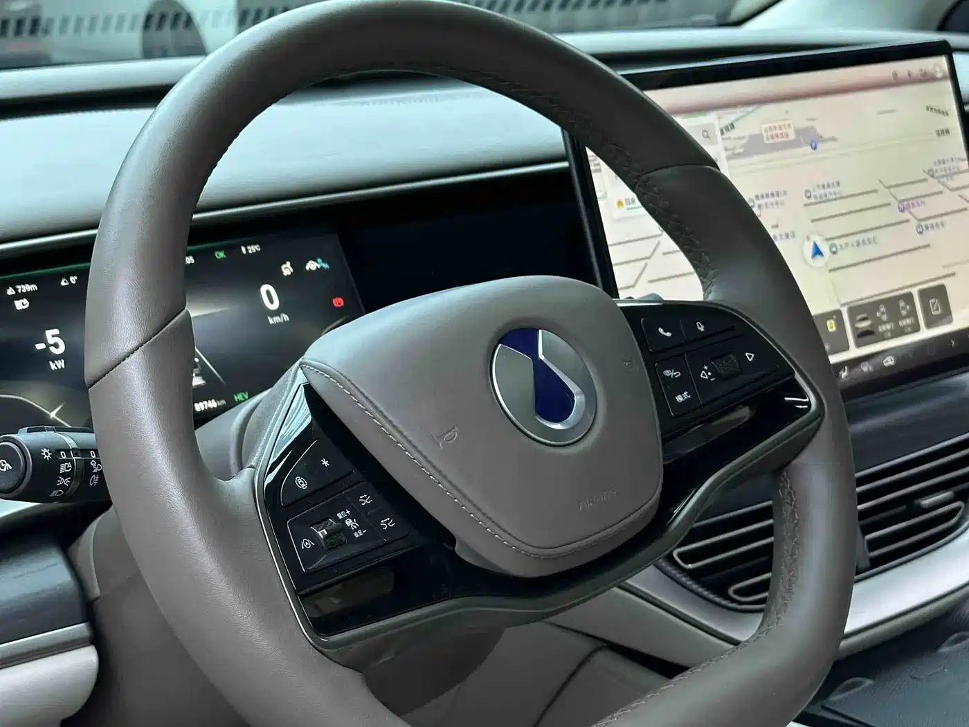 Denza D9 2022 DM-i 970 AWD Flagship фото 4