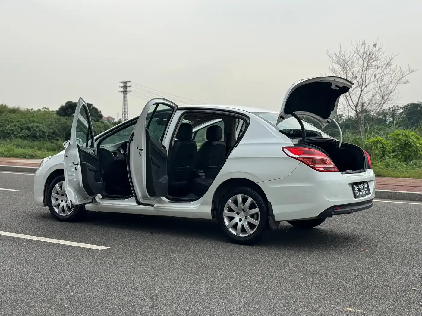 Peugeot 308 2014 Model Joy Edition Classic 1.6L Automatic Superior Style фото 25