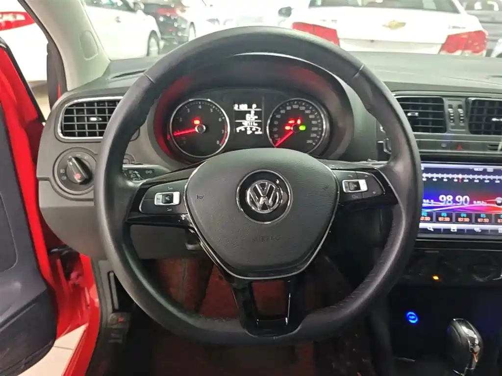 Volkswagen Polo 2016 1.6L Automatic Comfort фото 11