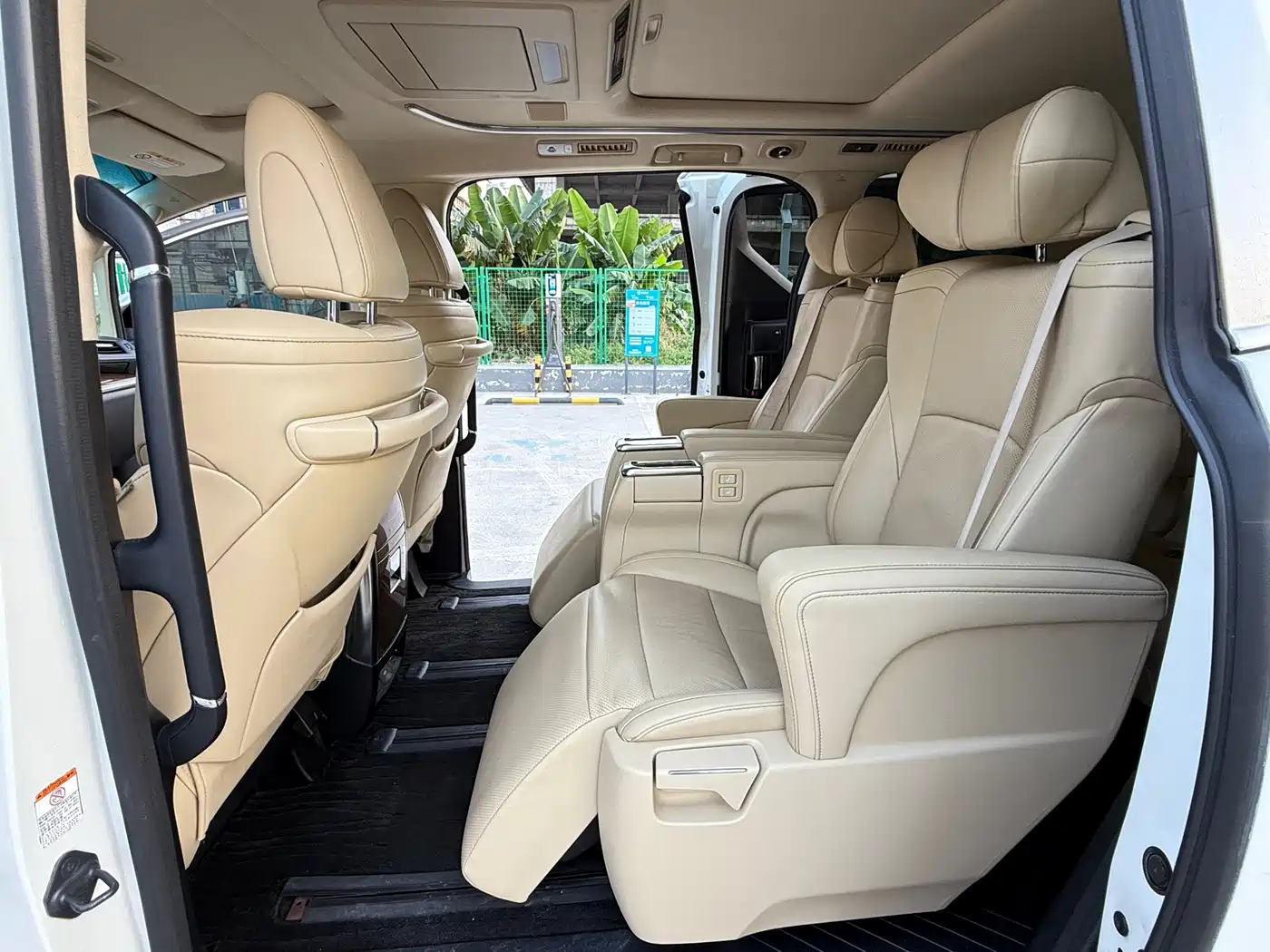Toyota Alphard 2018 3.5L Luxury фото 5