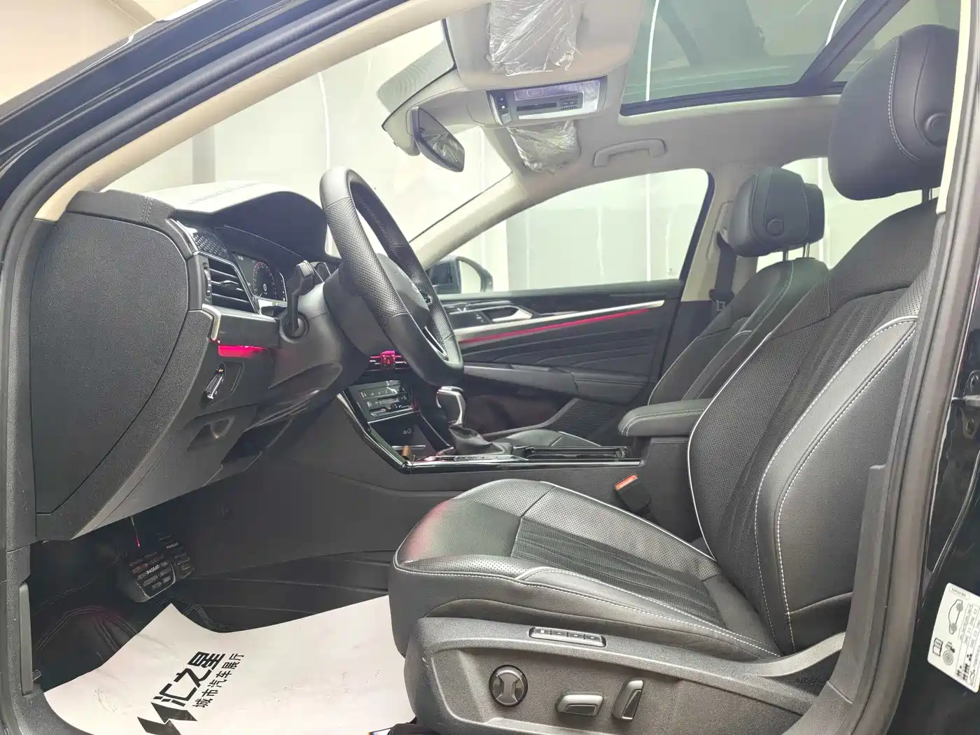 Volkswagen Passat 2023 Facelift 330TSI Luxury Edition фото 7