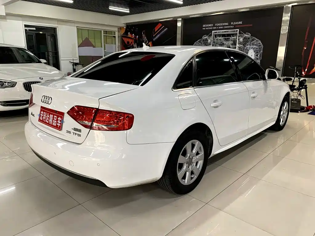 Photo 12 - Audi A4L