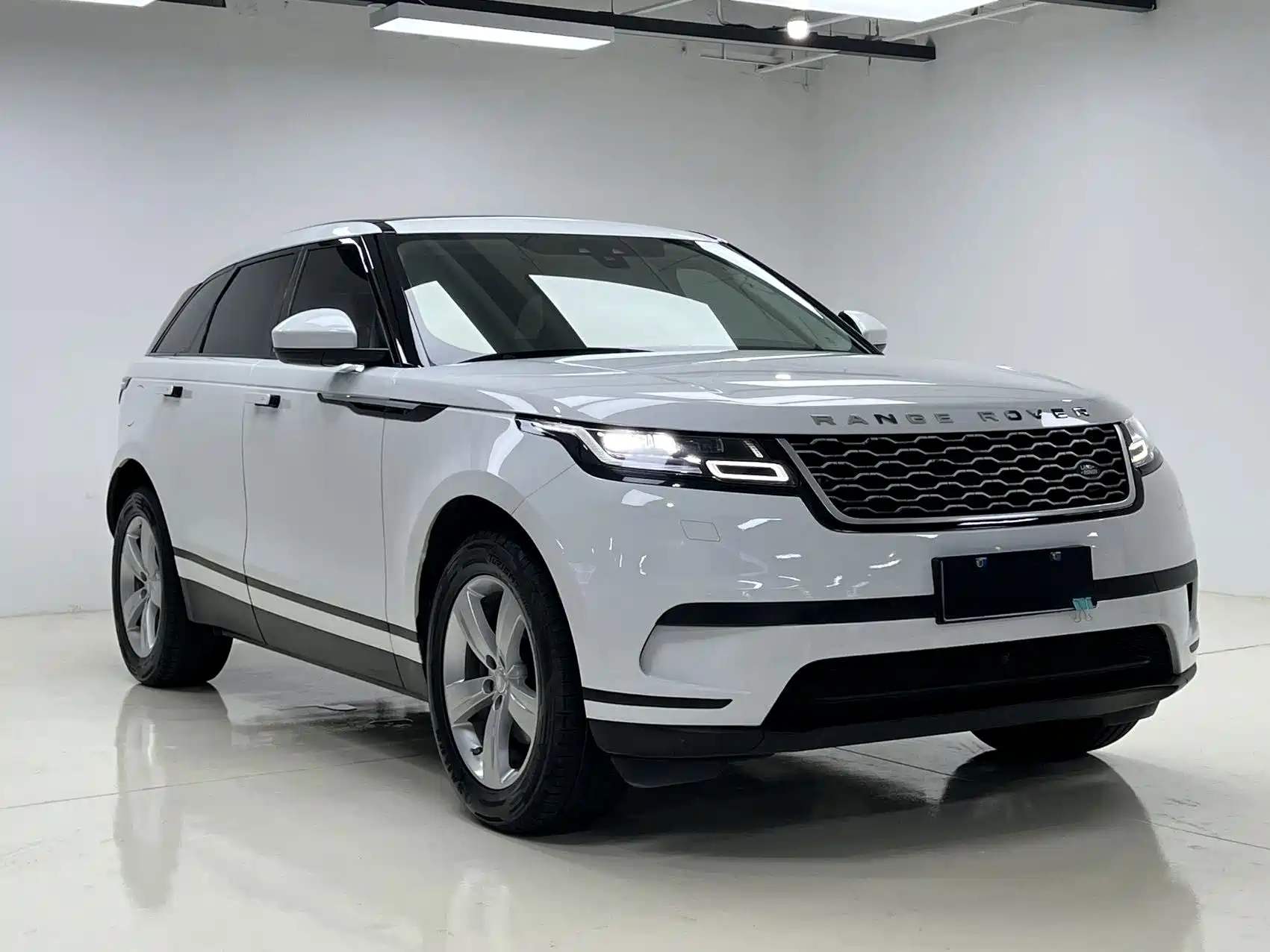Фото 3 - Land Rover Range Rover Velar