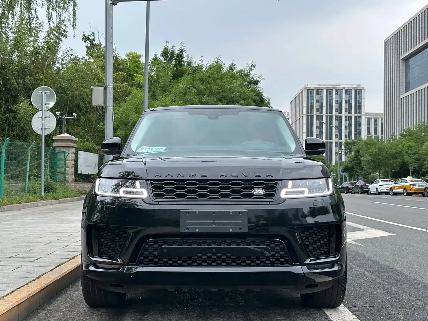 Land Rover Range Rover Sport 2021 3.0 L6 Gloss Black Edition фото 2