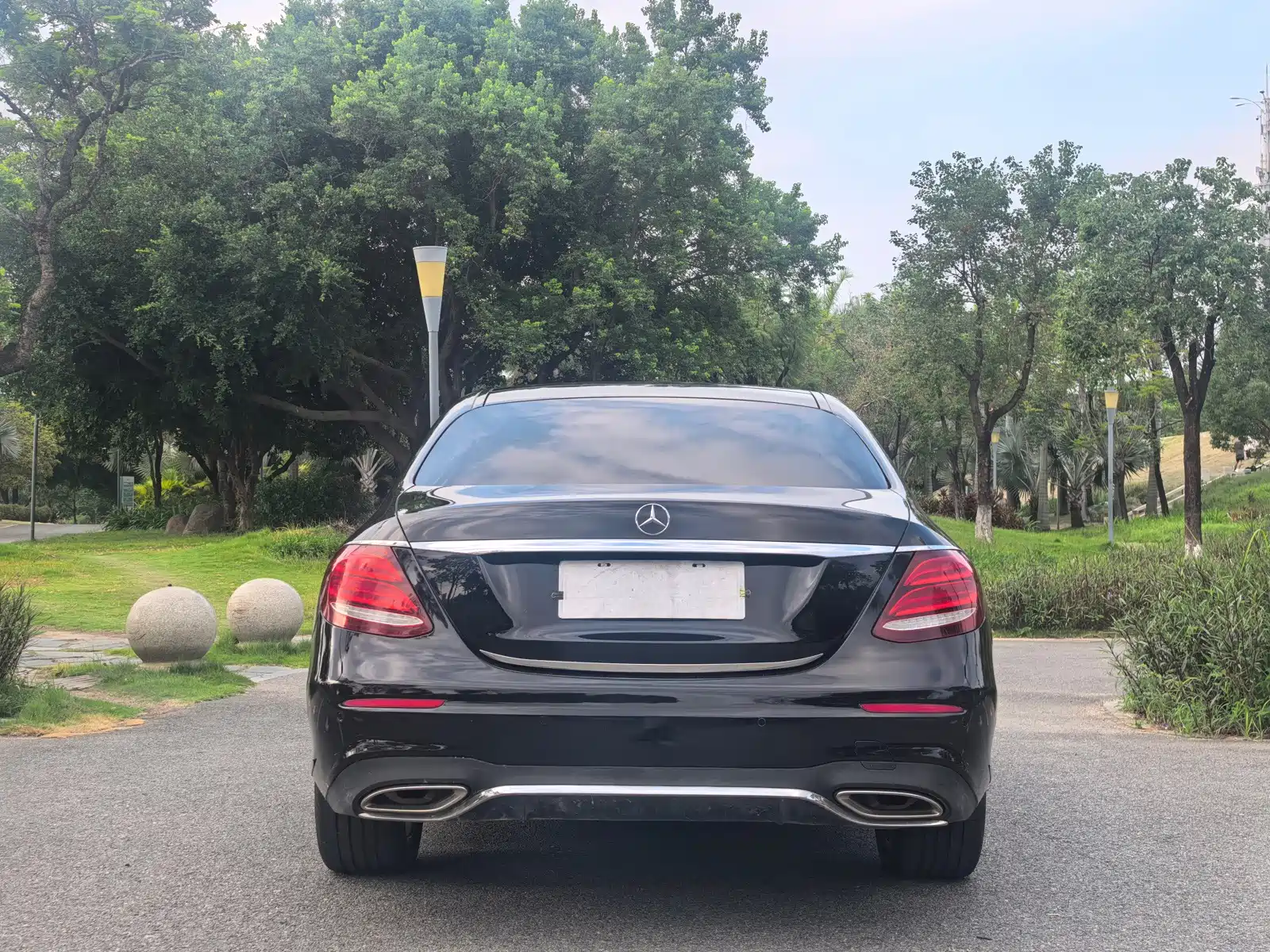 صورة 8 - Mercedes-Benz E-Class