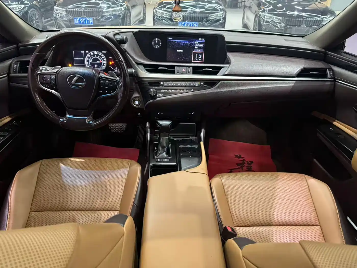Фото 9 - Lexus ES