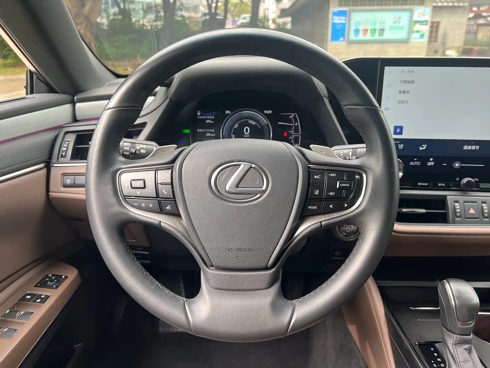 Фото 24 - Lexus ES