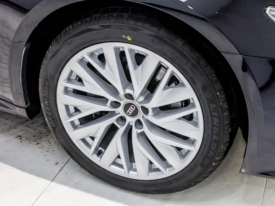 Audi A7L 2024 45TFSI S-line Dream Edition Crystal Package фото 23