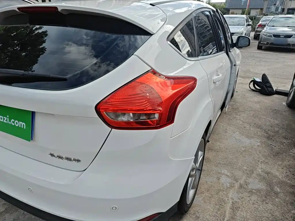 Photo 8 - Ford Focus