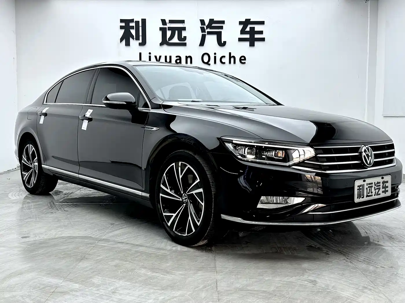 Volkswagen Magotan 2021 330TSI DSG 30th Anniversary Edition фото 3