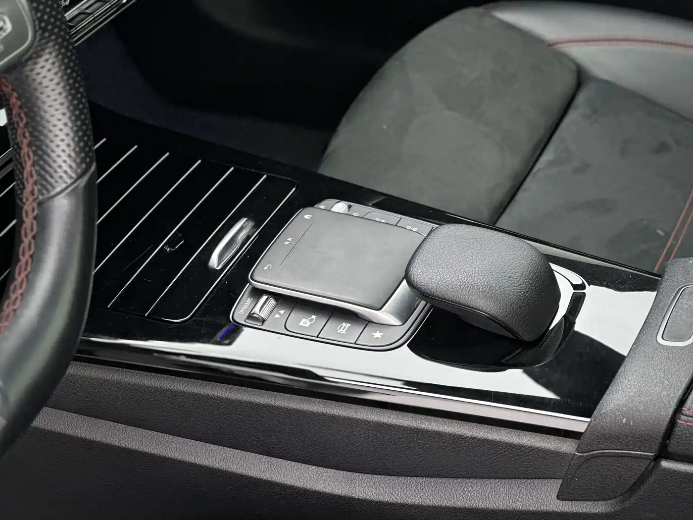 Mercedes-Benz CLA (Import) 2021 CLA 200 фото 5