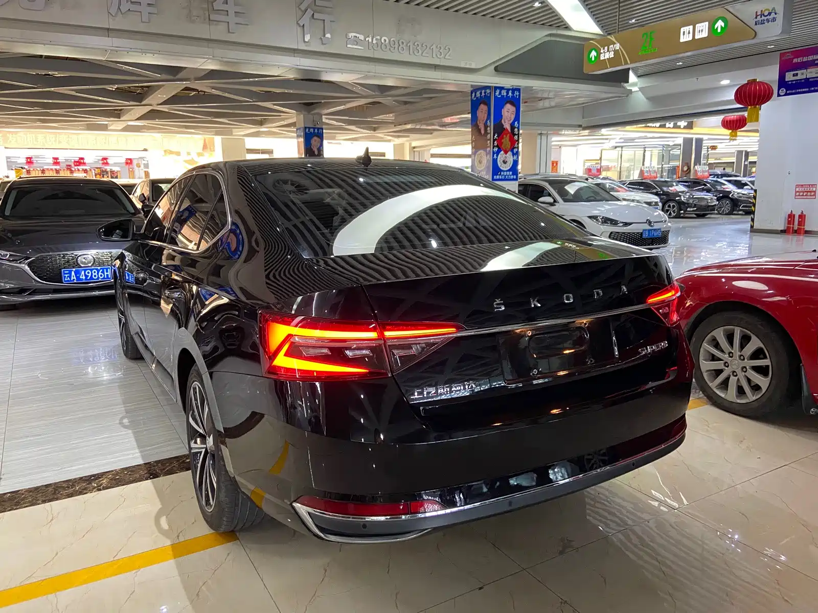 Фото 4 - Škoda Superb