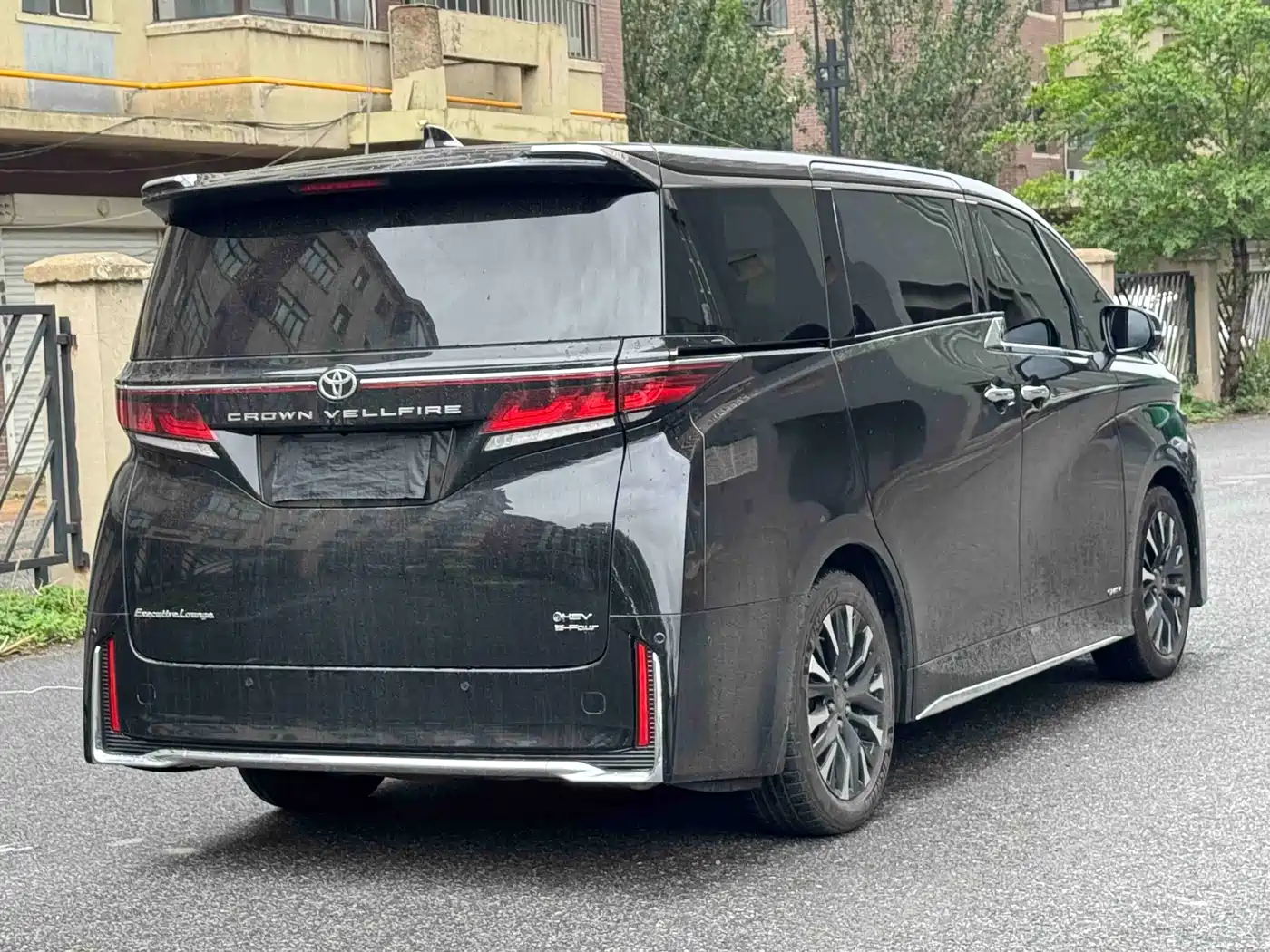 Toyota Vellfire 2024 Crown Hybrid 2.5L Executive Premium Edition фото 6