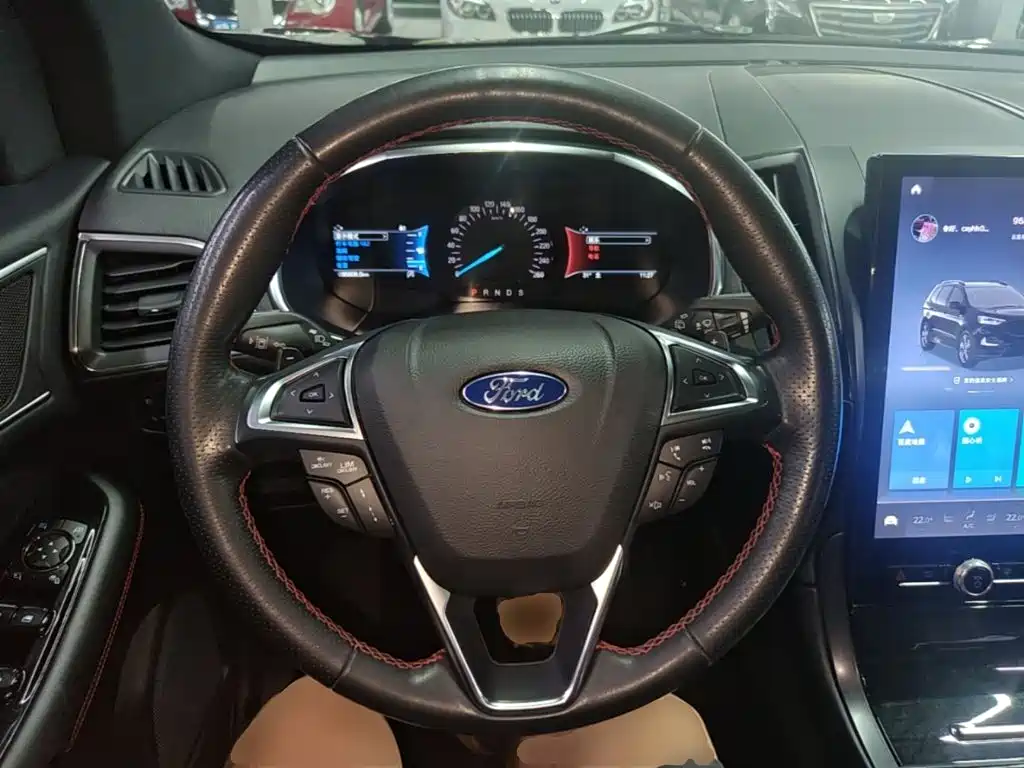 Фото 11 - Ford Edge