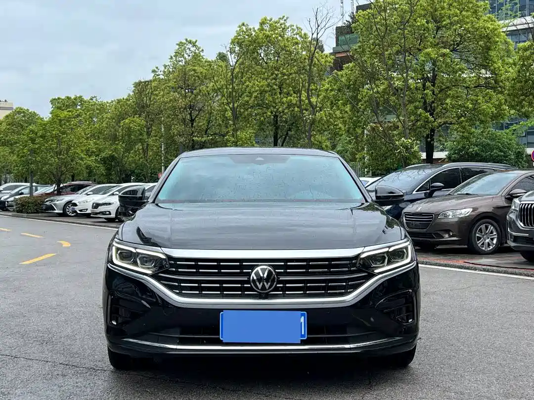 Volkswagen Passat 2025 Outstanding 380TSI Dragon Glory Edition фото 2