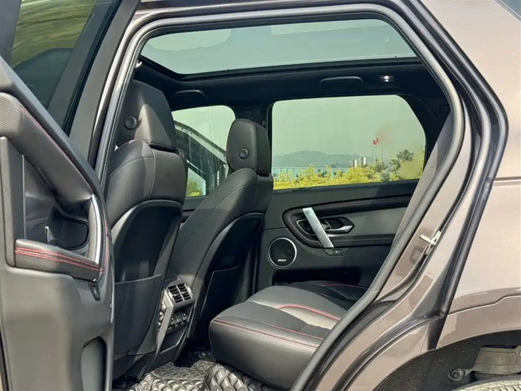 Land Rover Discovery Sport 2022 249PS Metropolis Edition 5-Seater фото 5