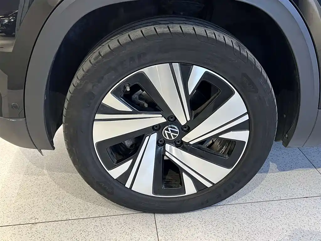 Volkswagen Teramont 2024 380TSI 4WD Dragon Glory Edition фото 10