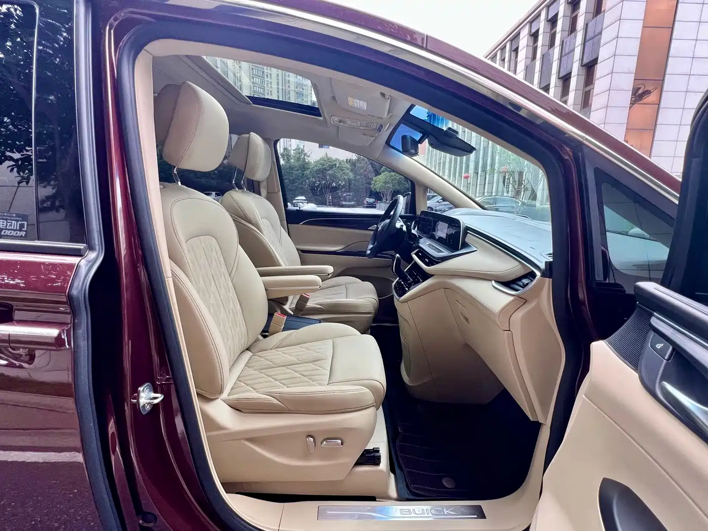 Photo 24 - Buick GL8