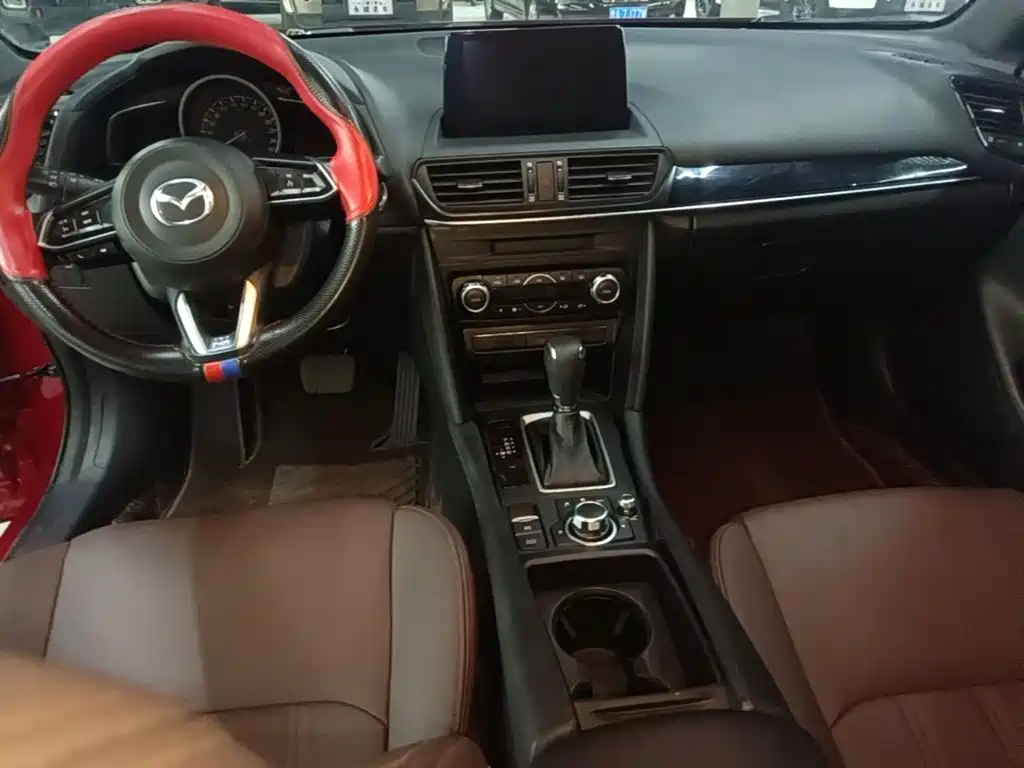 Photo 10 - Mazda CX-4