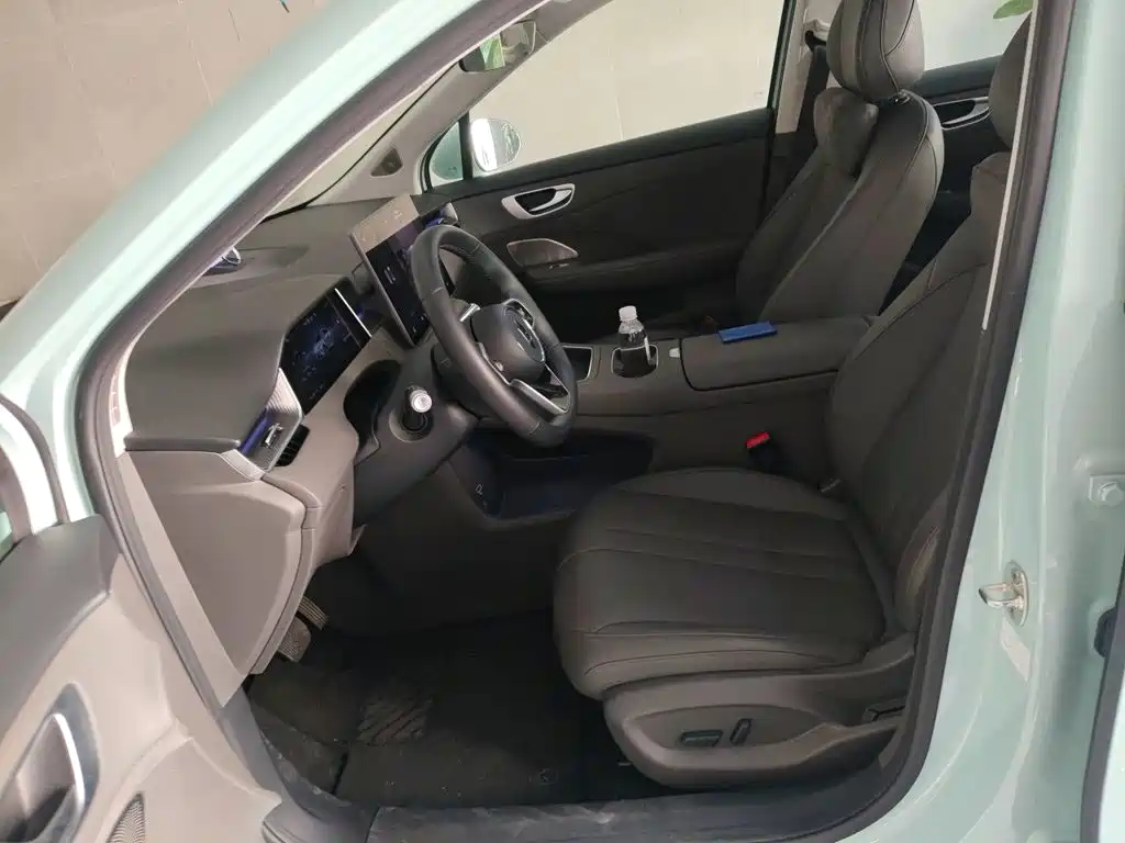 Photo 11 - Shangjie SUV