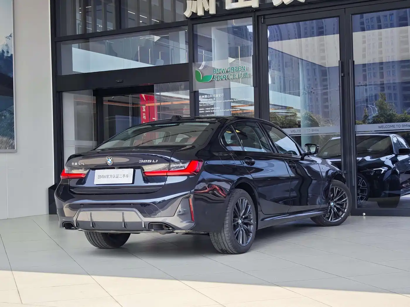 BMW 3 Series 2024 325Li M Sport Shadowline Package фото 5