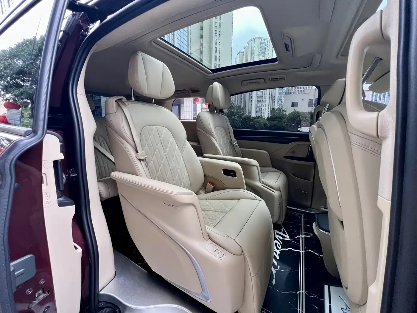 Photo 21 - Buick GL8