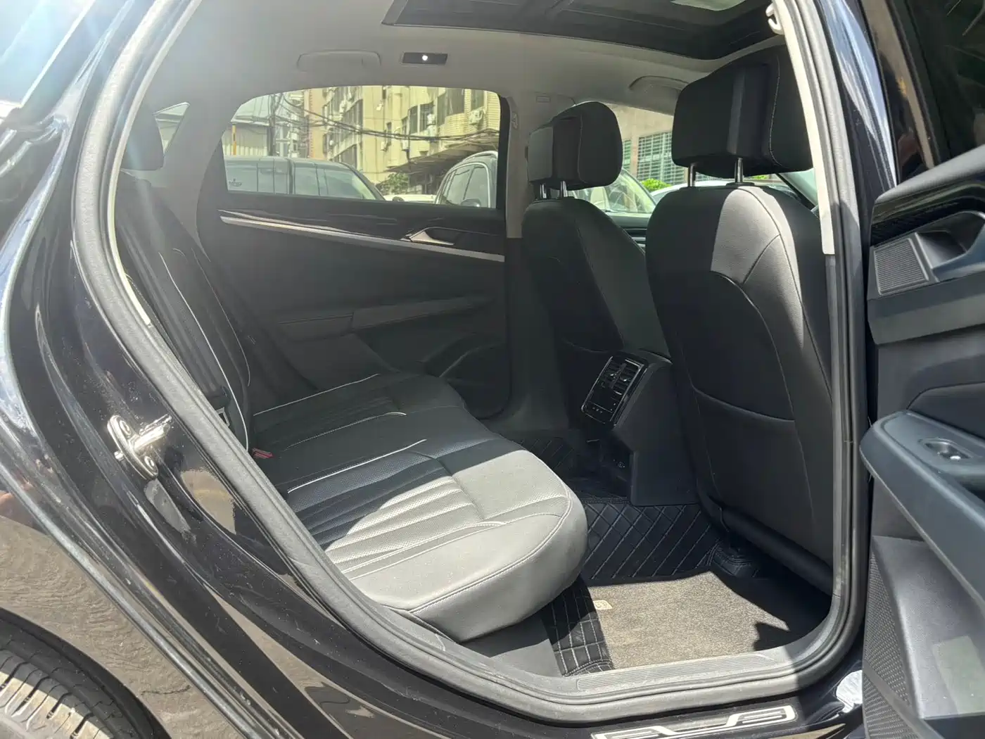 Volkswagen Passat 2024 380TSI Elite Edition фото 11