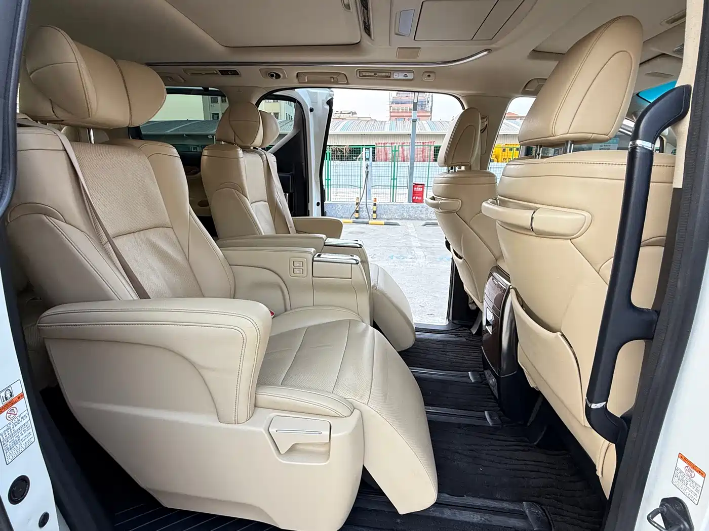 Toyota Alphard 2018 3.5L Luxury фото 8