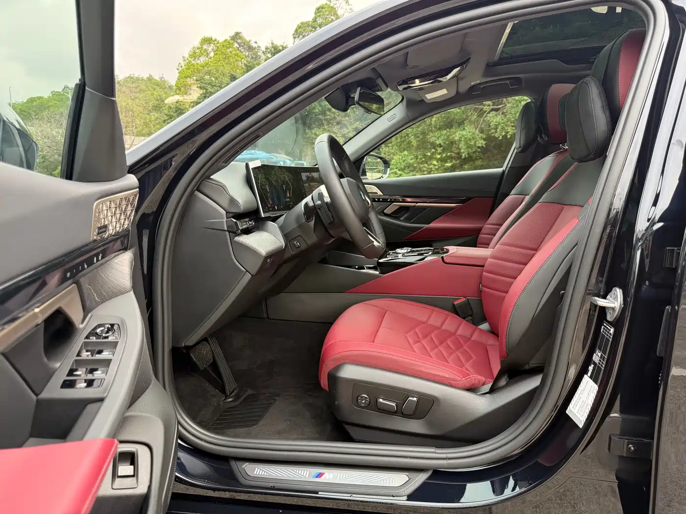 BMW 5 Series 2025 530Li Premium M Sport Package фото 5