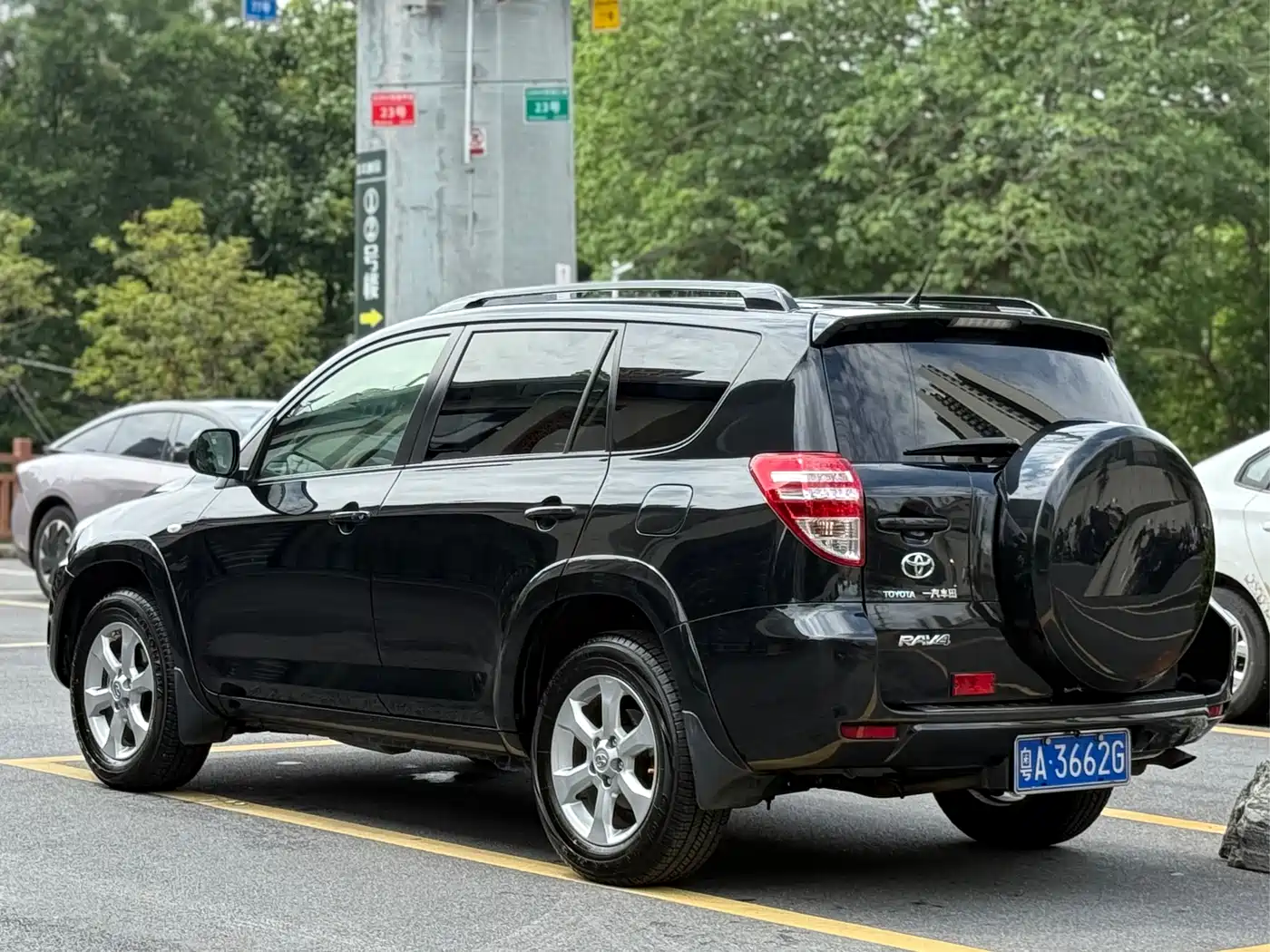 Toyota RAV4 Rongfang 2010 2.4L Manual Luxury Upgrade Edition фото 8