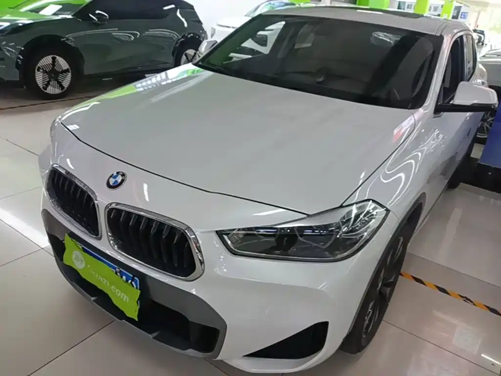 Photo 2 - BMW X2